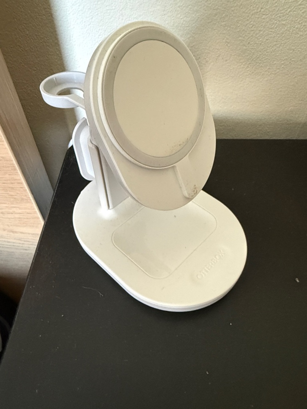 Otterbox Multi-Device Charging Stand IPhone, AirPods, Watch w/ Lightning Cable